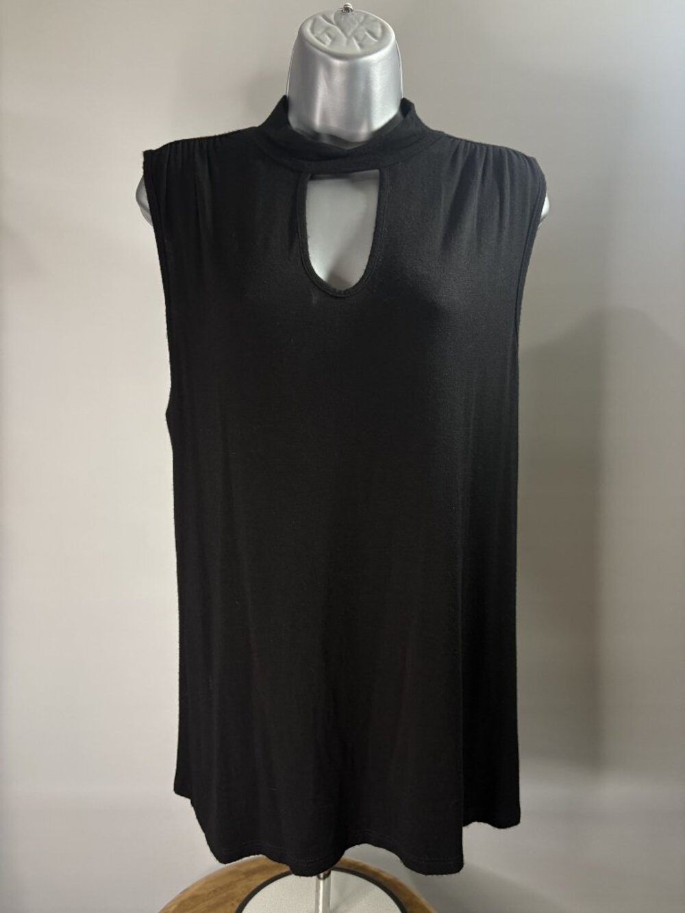 Jennifer Lopez Black Sleeveless Keyhole Neckline Choker Cut Top Tunic Collar (M) - Picture 1 of 16